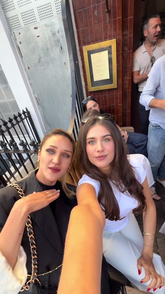 Post 2 by Tea on TikTok (video)