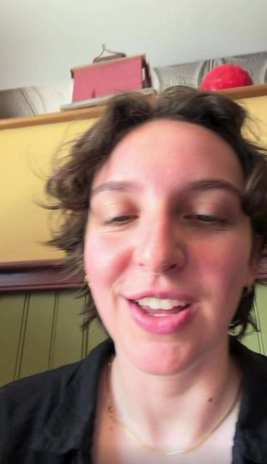 Post 1 by ELLES on TikTok (video)