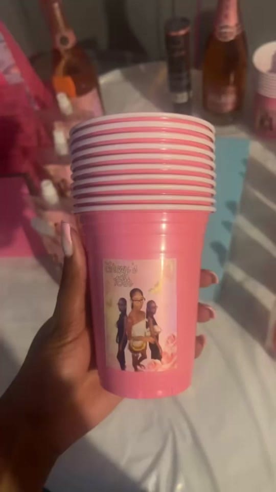Post 1 by Riss_axo on TikTok (video)