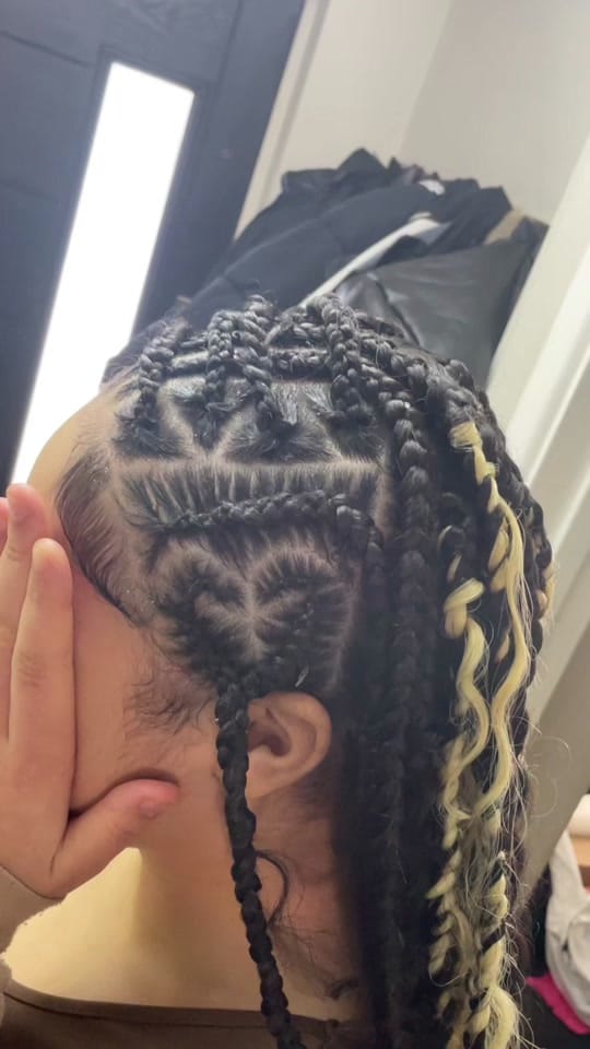 Post 6 by vae on TikTok (video)