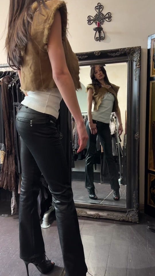 Post 10 by ShopYottsVtg London on TikTok (video)