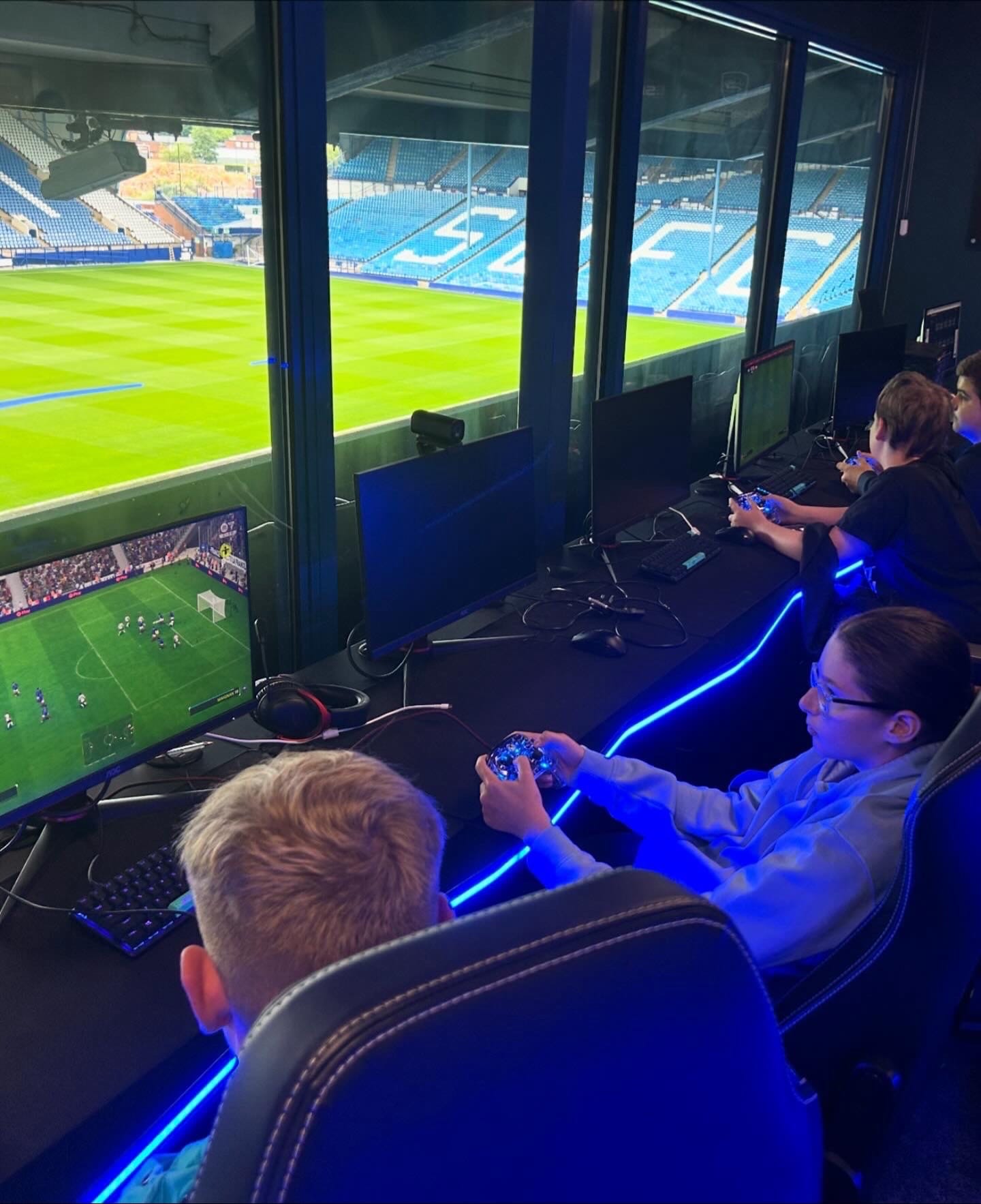 Post 10 by OWLS ESPORTS on TikTok (video)