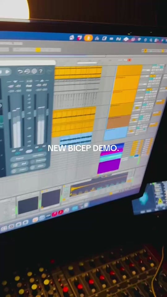 Post 2 by B I C E P on TikTok (video)