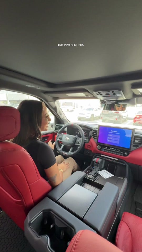Post 10 by Emilia Chavez on TikTok (video)