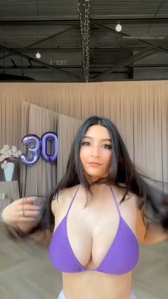 Post 3 by Daniela on TikTok (video)