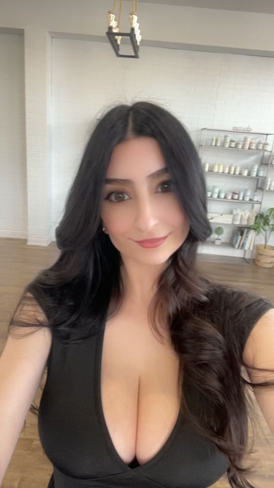 Post 6 by Daniela on TikTok (video)