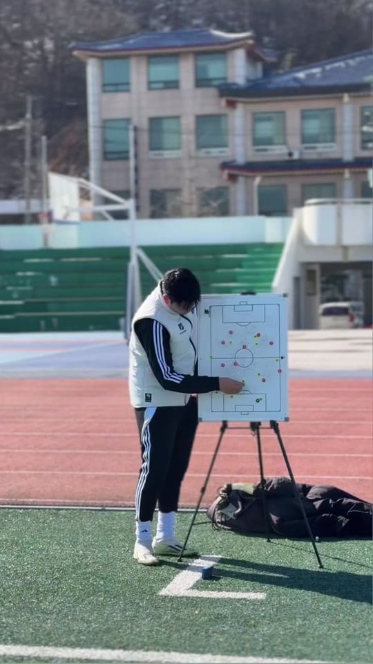 Post 5 by MOONDOG🐕⚽ on TikTok (video)