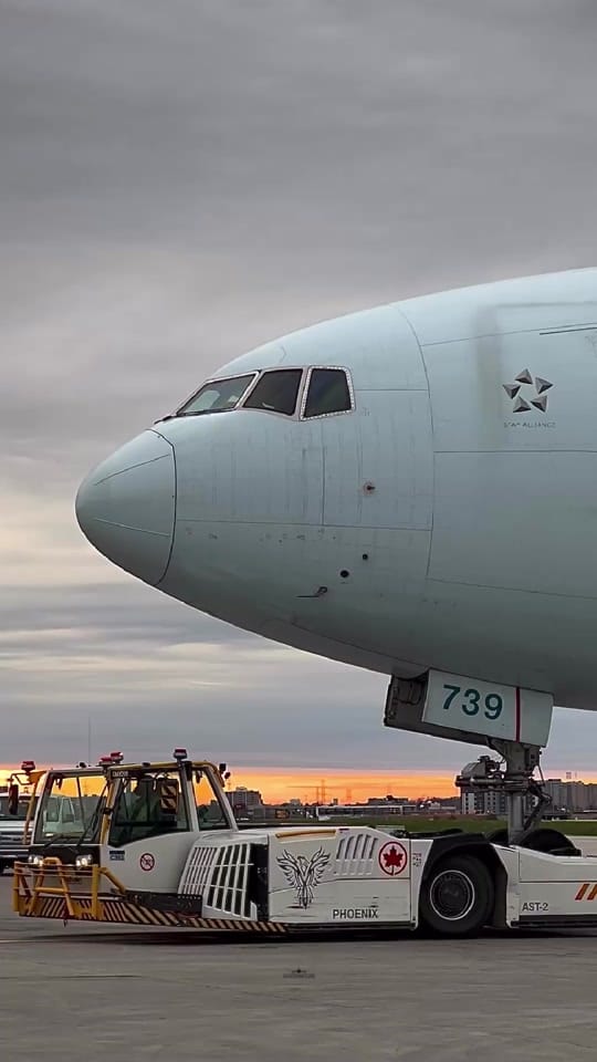 Post 9 by Aviationclipz on TikTok (video)