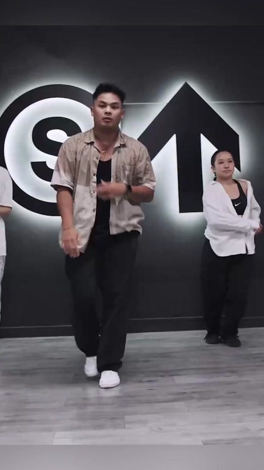 Post 7 by 4drian on TikTok (video)
