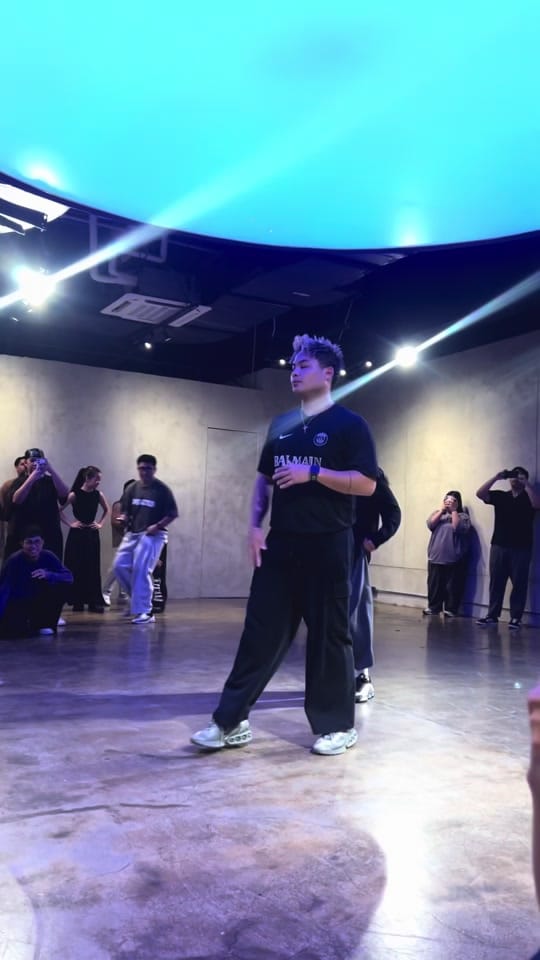 Post 2 by 4drian on TikTok (video)