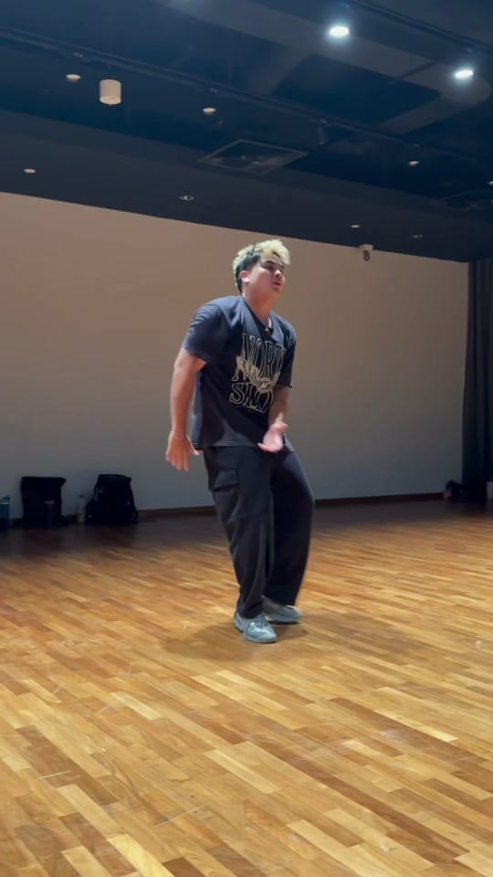 Post 3 by 4drian on TikTok (video)