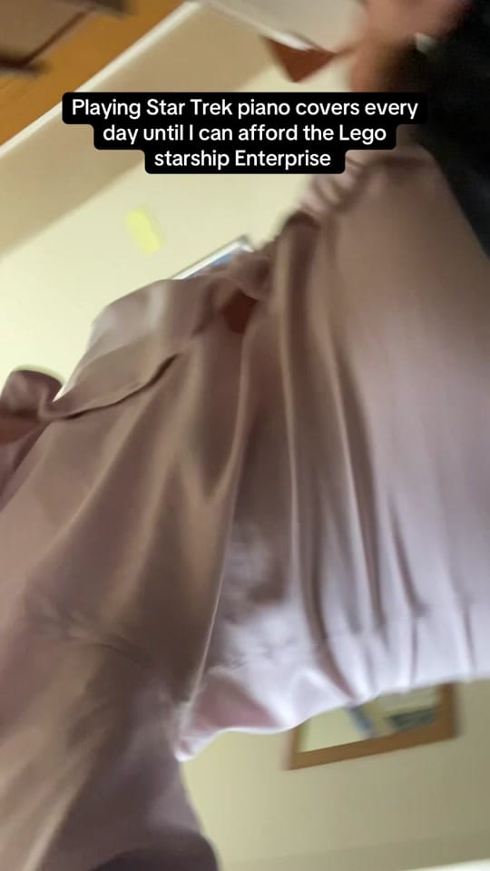 Post 5 by Jamie’s Piano Covers on TikTok (video)