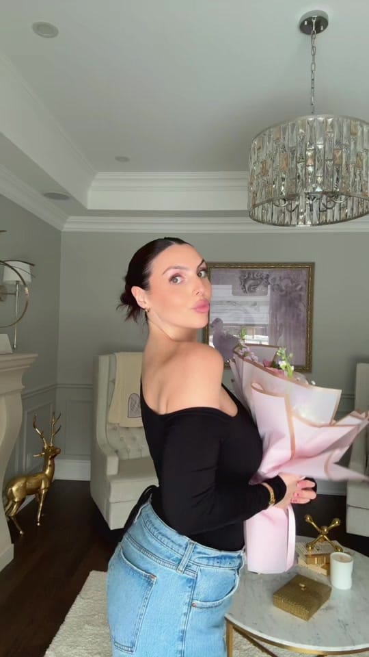 Post 9 by Jessica on TikTok (video)