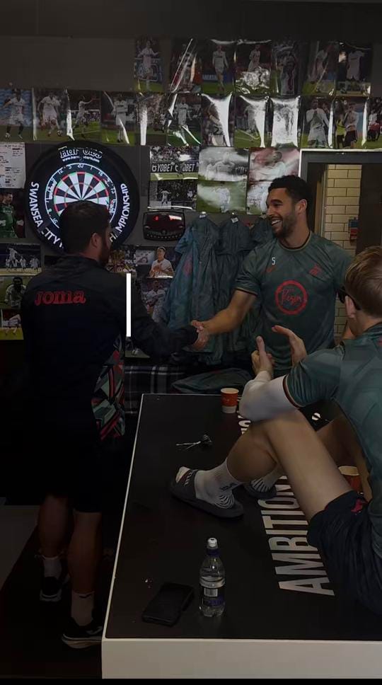 Post 6 by Between2Kitmen on TikTok (video)