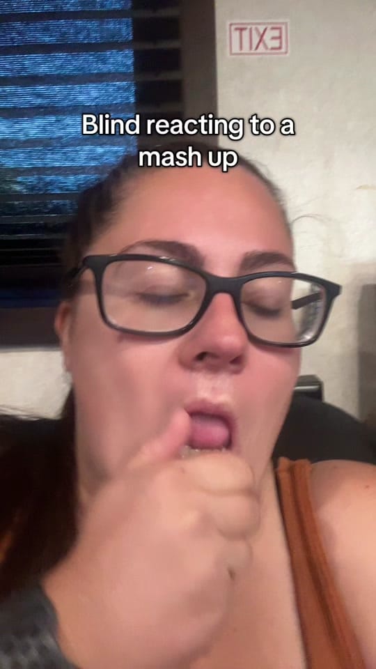 Post 2 by Julia on TikTok (video)