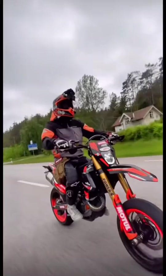 Post 5 by Szs_vids on TikTok (video)