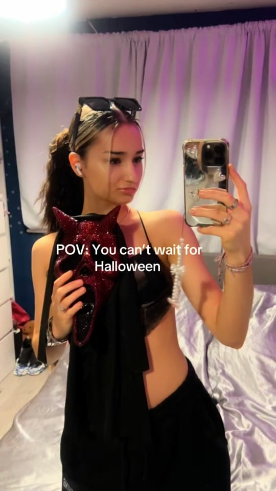 Post 3 by Bela <3 on TikTok (video)