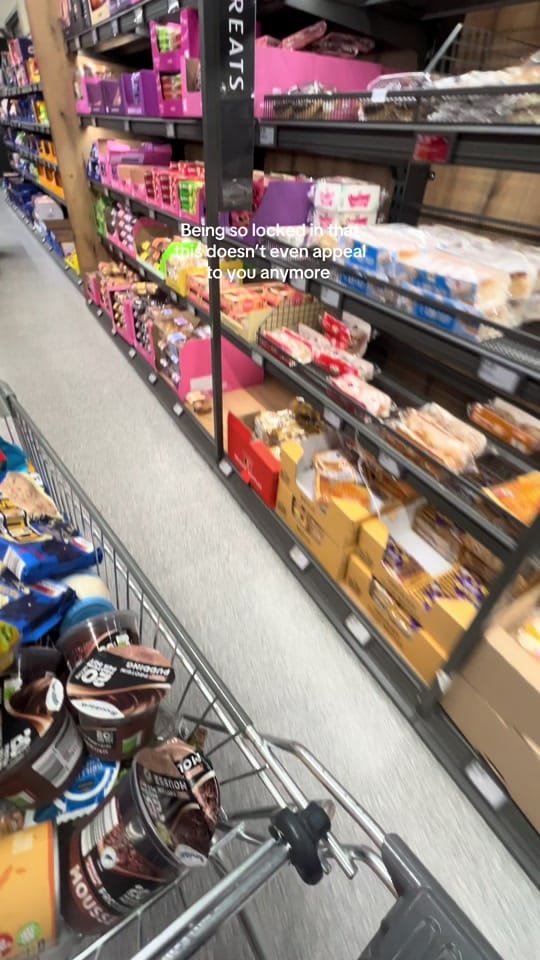 Post 5 by Chloe Stores on TikTok (video)