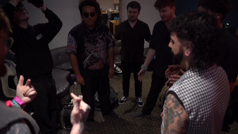 Post 1 by LEAZES on TikTok (video)