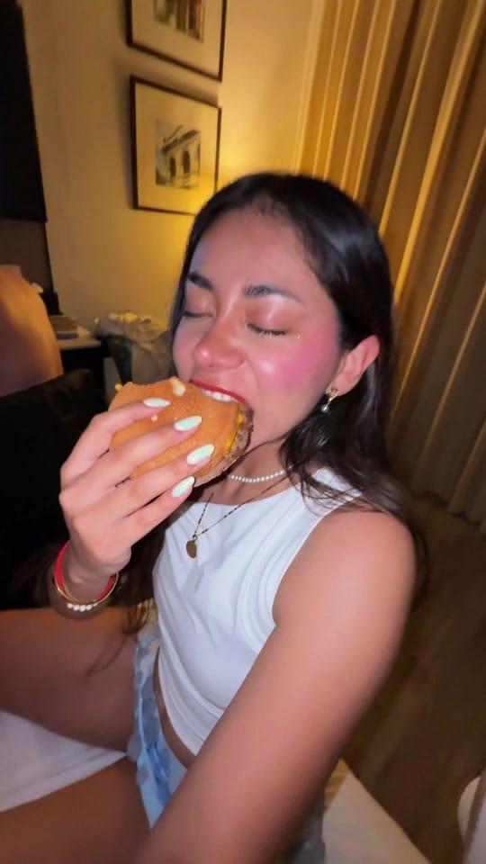 Post 1 by Sara on TikTok (video)