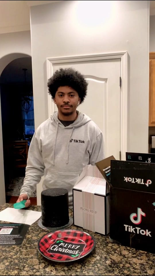 Post 1 by KentaiHaven on TikTok (video)