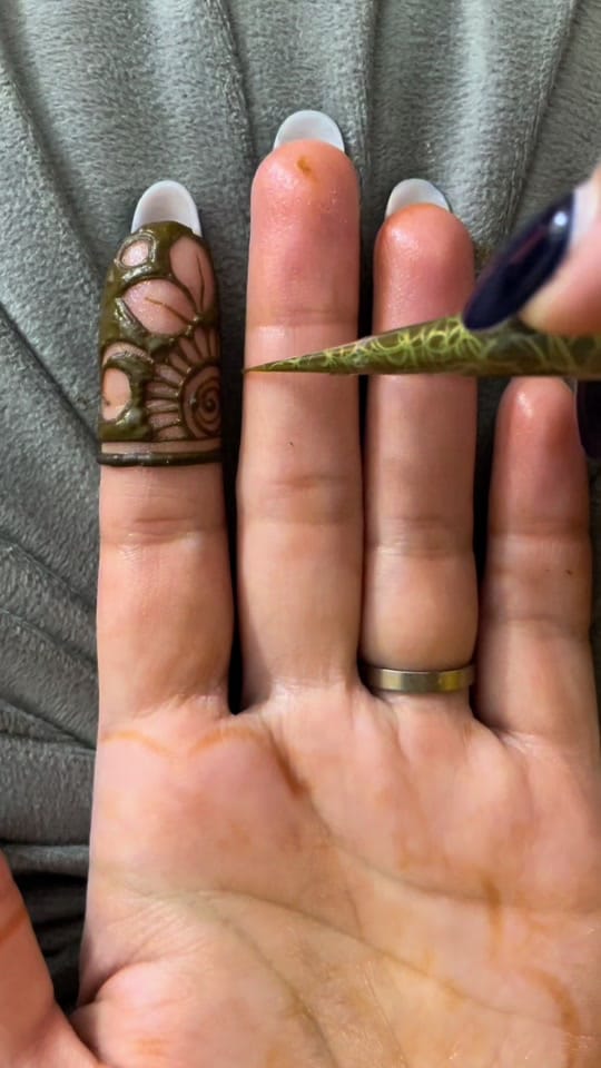 Post 4 by charmsofmehandi on TikTok (video)