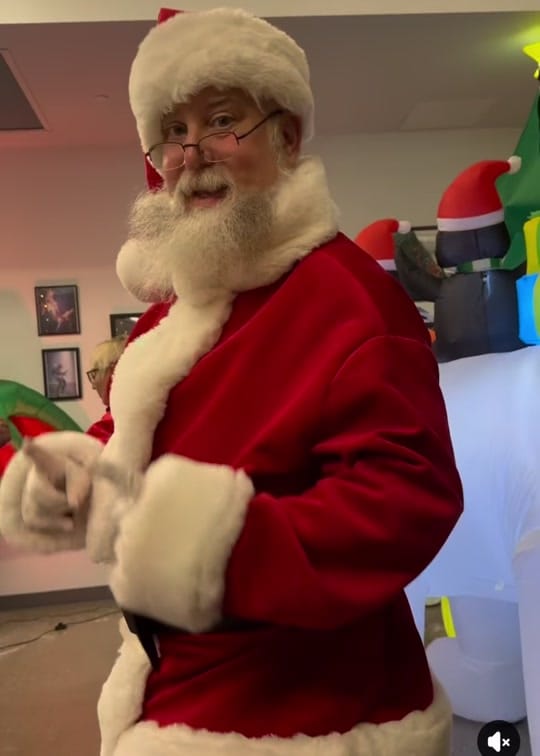 Post 2 by Dotsy The Clown on TikTok (video)