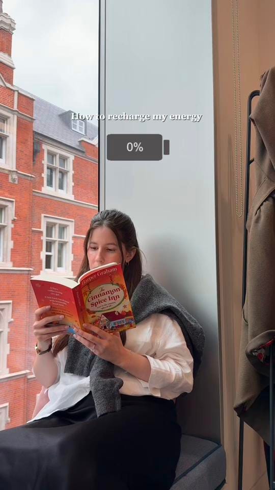 Post 6 by Ain Chiara 🦢Soft Life & Books on TikTok (video)