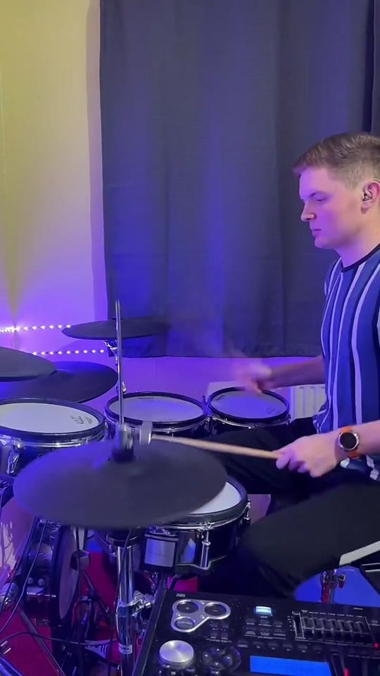 Post 6 by Isaac Drums / Runs on TikTok (video)