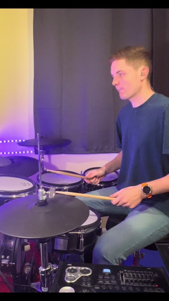 Post 5 by Isaac Drums / Runs on TikTok (video)