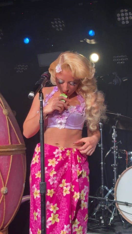 Post 2 by Emma <3 on TikTok (video)