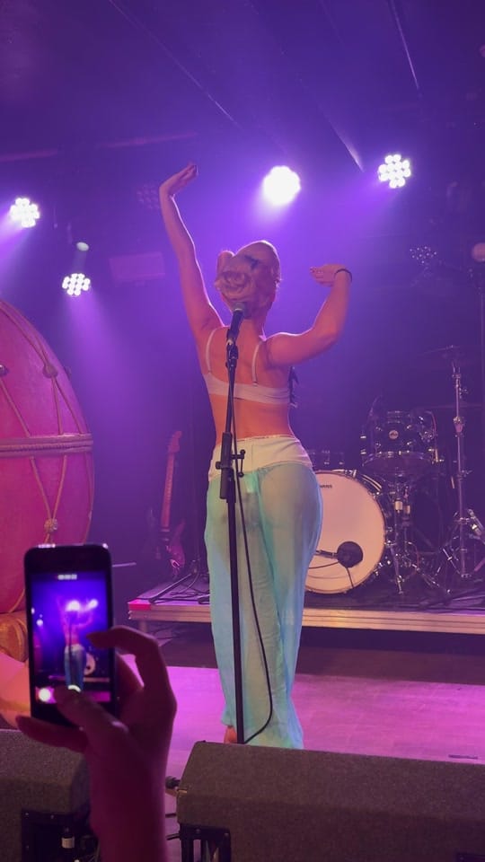 Post 3 by Emma <3 on TikTok (video)