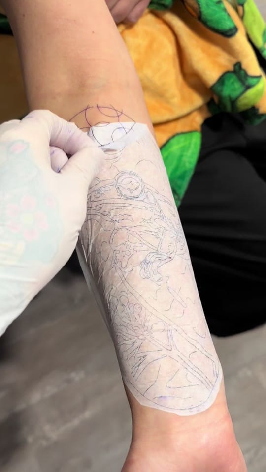 Post 3 by Liz Venom on TikTok (video)