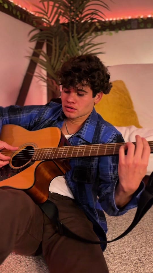 Post 3 by Sol Gold on TikTok (video)