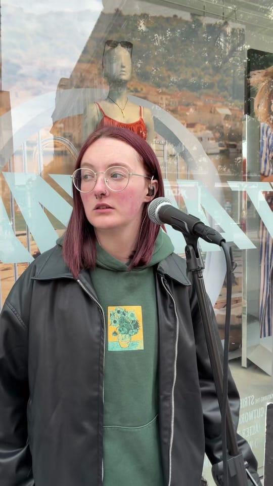 Post 1 by Mia Chalmers on TikTok (video)