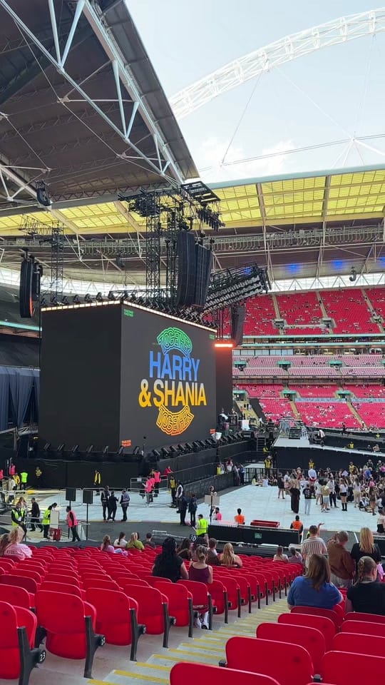 Post 4 by Mia Chalmers on TikTok (video)