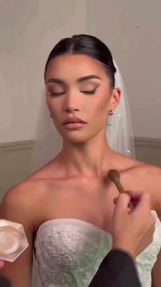 Post 7 by Bridal  Makeup by Sara London on TikTok (video)
