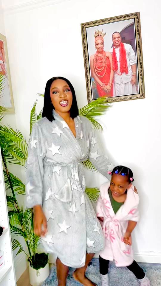 Post 1 by Mummy Amenze on TikTok (video)