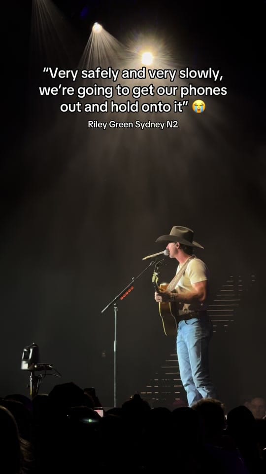 Post 9 by flo on TikTok (video)