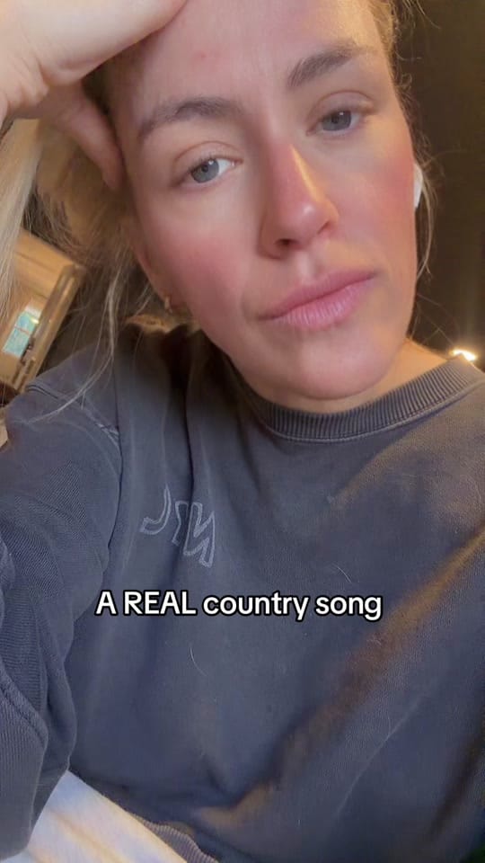 Post 4 by lindscojo on TikTok (video)