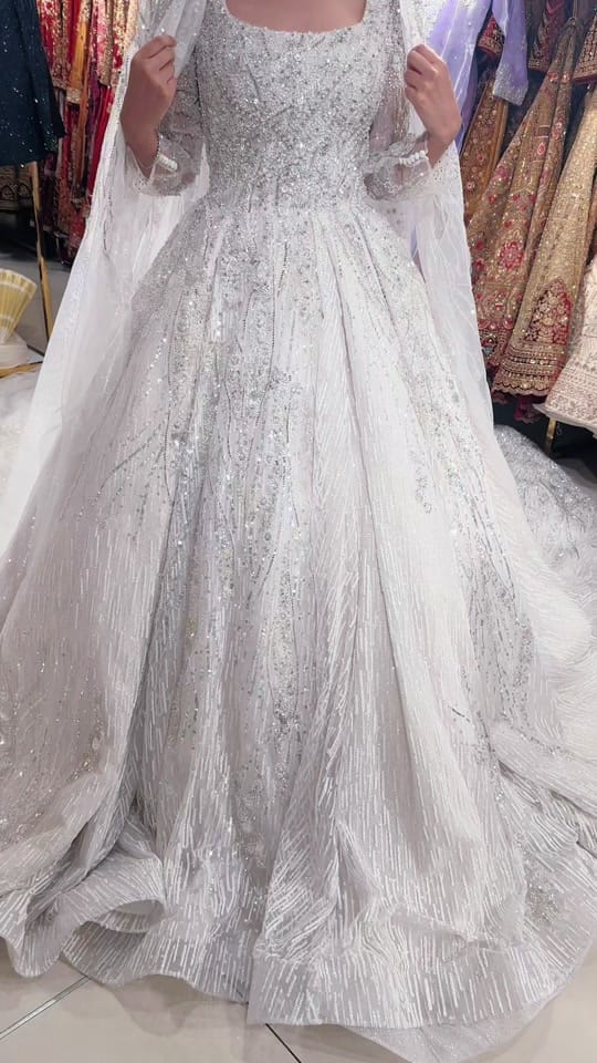 Post 1 by ELAAN COUTURE on TikTok (video)