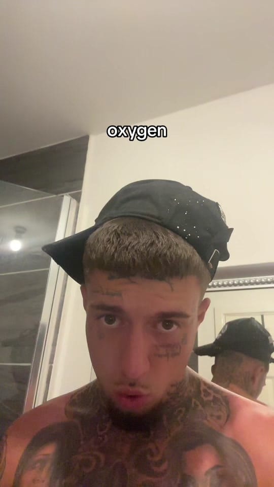 Post 6 by SEBASTENELLI on TikTok (video)