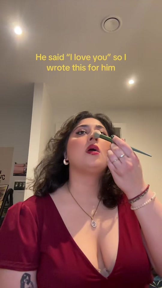 Post 2 by ARIÁDNE on TikTok (video)