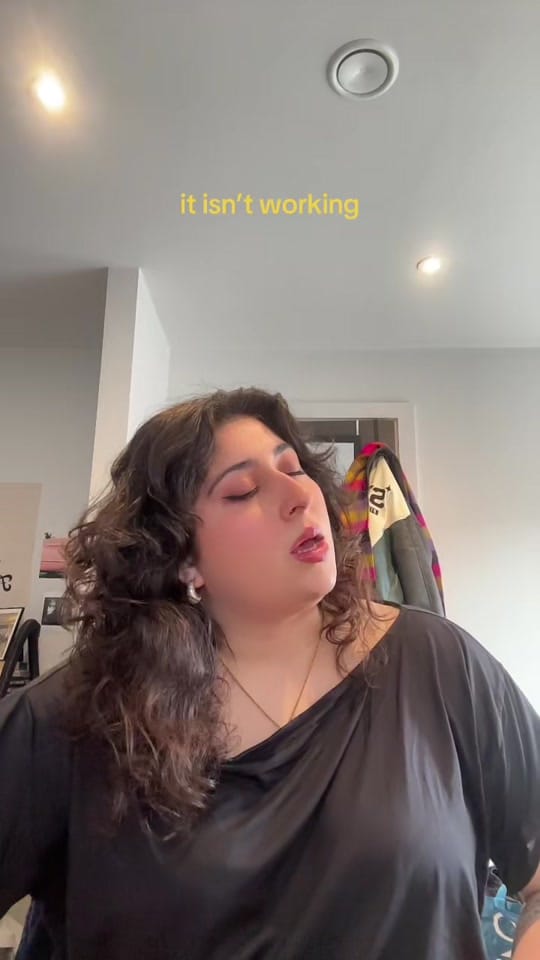 Post 3 by ARIÁDNE on TikTok (video)