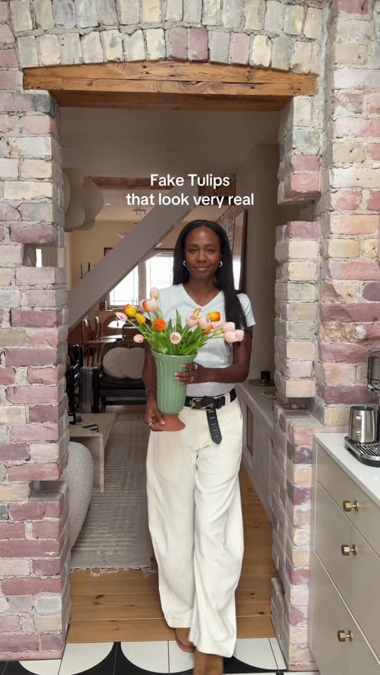 Post 2 by Elena on TikTok (video)