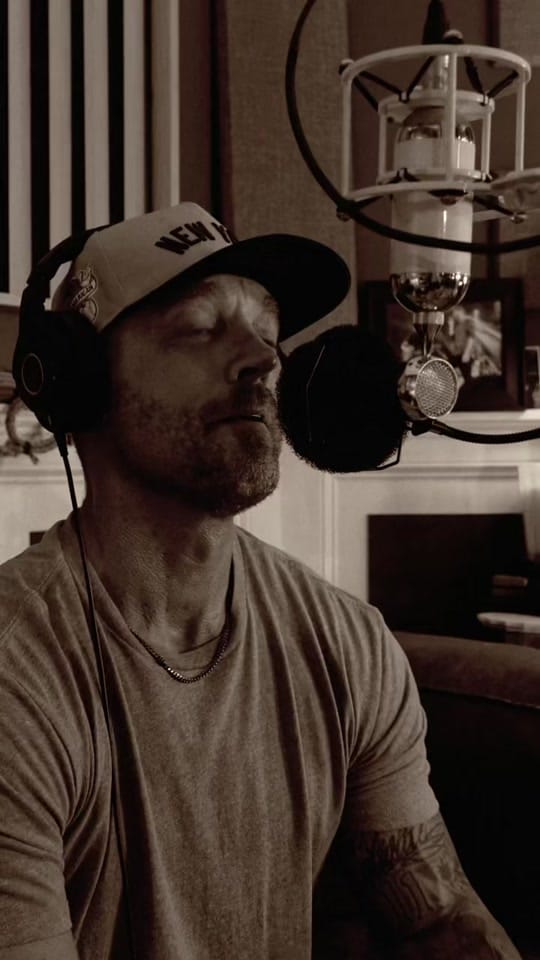Post 1 by Brett Young on TikTok (video)