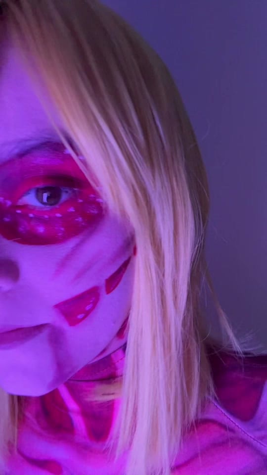 Post 1 by Laura on TikTok (video)