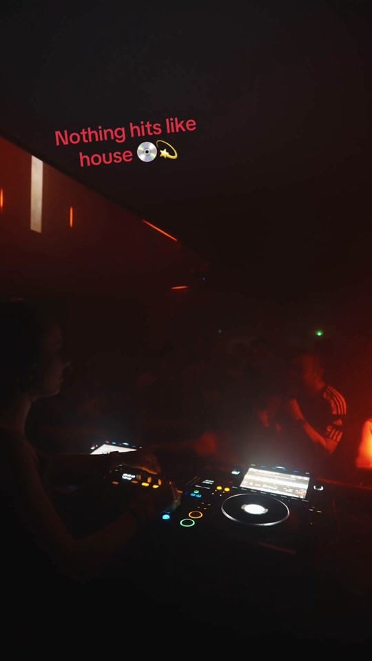 Post 8 by AmyElleDJ on TikTok (video)
