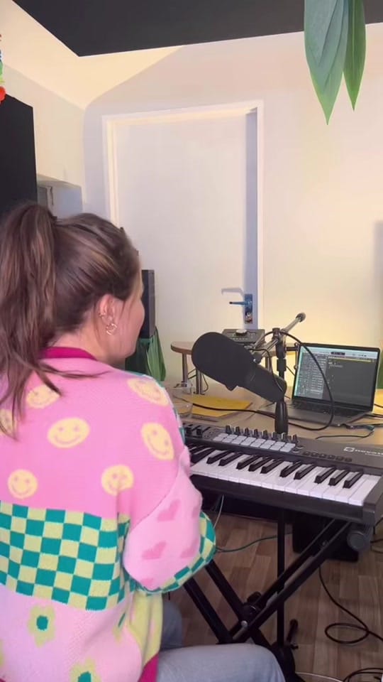 Post 6 by AmyElleDJ on TikTok (video)