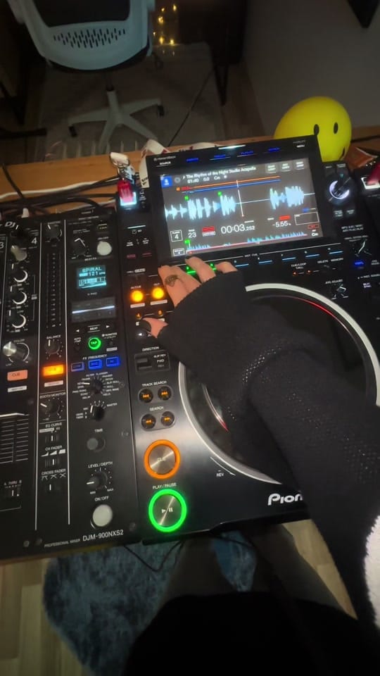 Post 5 by AmyElleDJ on TikTok (video)